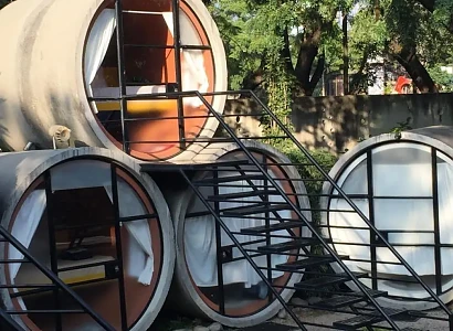 Tubohotel: Un hotel hecho con tubos de hormigón reciclados